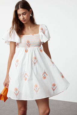 Ekru Cicekli Etegi Belden Ac?lan S?rt Detayl? Onu Gipeli Mini Dokuma Elbise TWOSS24EL01123 - Trendyolmilla фото 2