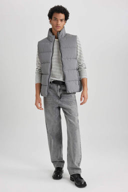 Жилет-пуховик Slim Fit с воротником-стойкой и подкладкой - Defacto фото 2