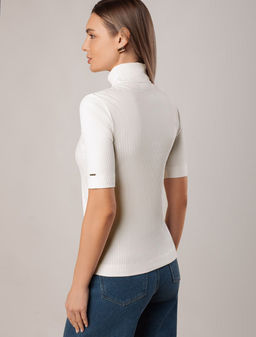 Водолазка из фактурного трикотажа в рубчик