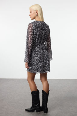 TRENDYOLMILLA Cok Renkli Etegi Belden Ac?lan Mini Astarl? Sifon Dokuma Elbise TWOAW25EL00570  фото 5