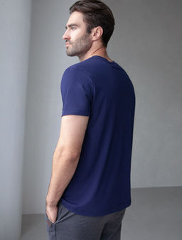 Футболка из премиального хлопка с авторским принтом