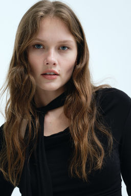 Top drapeado con detalle efecto fular - H&m фото 4