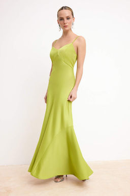 Yesil Saten Etegi Volanl? Midi Elbise TPRSS26EL00065