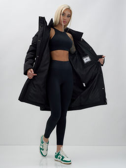 Куртка зимняя женская с капюшоном удлиненная стеганная черного цвета 9629Ch - Mtforce фото 16