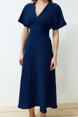 TRENDYOLMILLA Lacivert A Kesim Korsaj Detayl? V Yaka Maxi Dokuma Elbise TWOSS24EL00620 фото 9