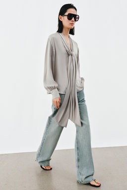 BLUSA ESCOTE LAZADA ZW COLLECTION / Gris perla