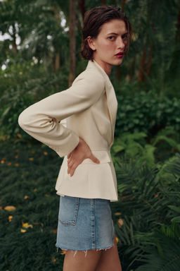 BLAZER ENTALLADA PEPLUM HOMBRERAS / Crudo - Zara фото 4