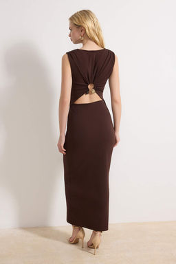 Kahverengi Bodycon Aksesuar Detayl? Kolsuz Paper Touch Maxi Orme Elbise TWOSS26EL00242