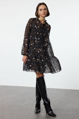 Trendyolmilla Kahverengi Sal Desenli Etegi Belden Ac?lan Mini Astarl? Sifon Dokuma K?sl?k Elbise TWOAW25EL00350
