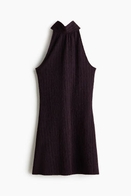 Vestido halter con efecto arrugado