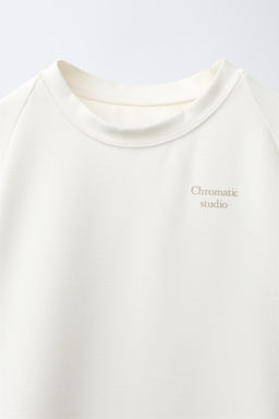 CAMISETA TEXTO RELIEVE CONTRASTE / Crudo
