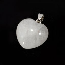 Подвеска Сердечко объемное из камня Горный хрусталь привлекают к владельцу любовь и радость жизни 2см