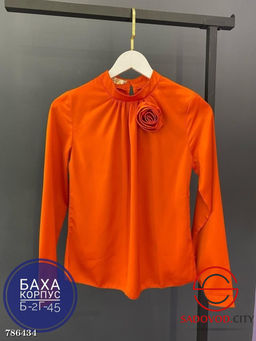 Женская блузка с цветком