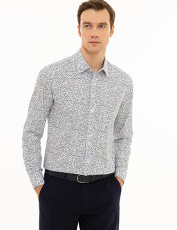 Темно-синяя приталенная рубашка с длинным рукавом