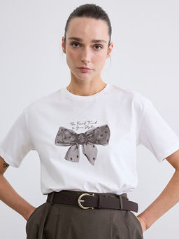 Bisiklet Yaka Fiyonk Bask?l? Kad?n Ti??rt