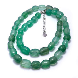 Бусы из камня Нефрит привлекает денежные энергии