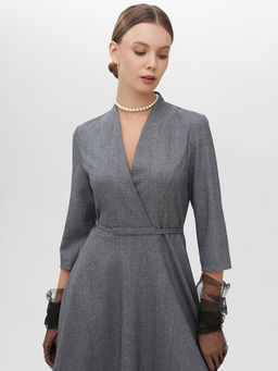 Платье из однотонной костюмной ткани