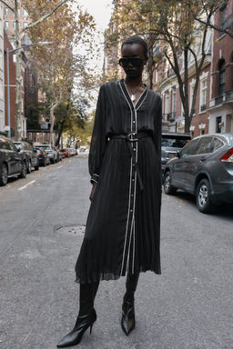 PLEATED MIDI DRESS WITH CONTRAST PIPING BELT