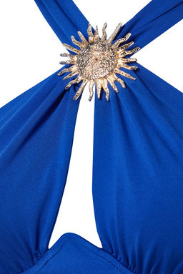 TRENDYOLMILLA X Zeynep Tosun Saks Gunes Aksesuar Detayl? Cut Out Elbise TCLSS23EL00025  фото 4