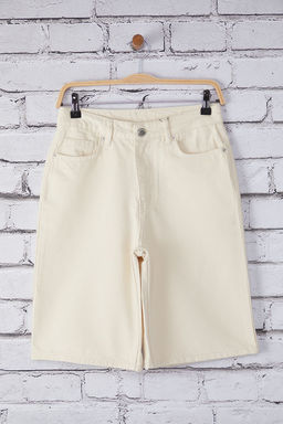 TRENDYOLMILLA Ekru Normal Bel Denim Bermuda TWOSS25SR00113