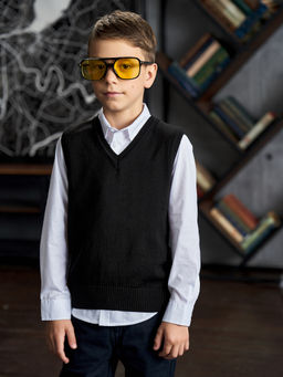 Черный вязаный жилет для мальчика
