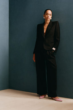 BLAZER ENTALLADA HOMBRERAS CON LANA WILLY CHAVARRIA X ZARA / Negro