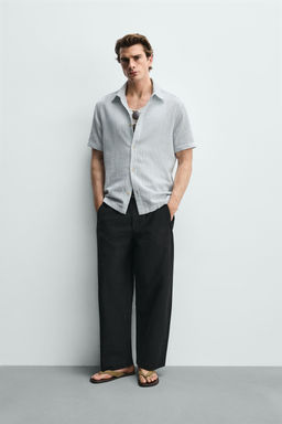 CAMISA REGULAR FIT ESTRUCTURA / Blanco / Celeste