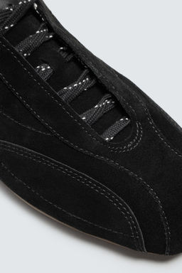 ULTRA-THIN SOLE LEATHER TRAINERS