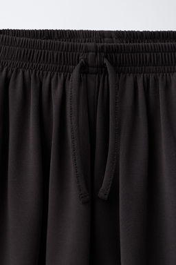BERMUDA FLUIDA SPORTY CON MODAL / Gris antracita - Zara фото 5