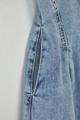 Trendyolmilla Ac?k Mavi Etegi F?rf?rl? Ayarlanabilir Ask?l? Pileli Mini Denim Elbise TWOSS25EL00750  фото 6