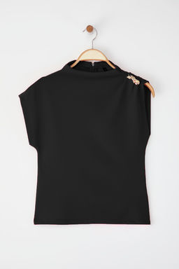 Siyah Fitted/Vucuda Oturan Aksesuar Detayl? Drapeli Esnek Orme Bluz TWOSS25BZ00044
