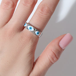Кольцо Оберег глаз, ряд, цвет бело-голубой в серебре, безразмерное