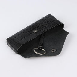 Ключница карманная TEXTURA на кнопке, с кольцом, размер 15×1×6 см, чёрная