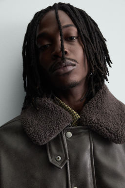 LEATHER EFFECT JACKET WITH DETACHABLE COLLAR - Zara фото 5