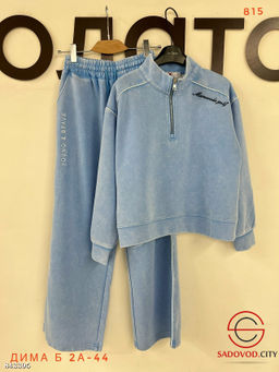 Спортивный женский костюм