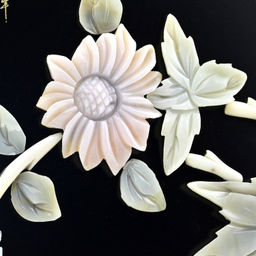 Панно сувенирное из нефрита и розового кварца "Подсолнухи" на дереве 230*230мм