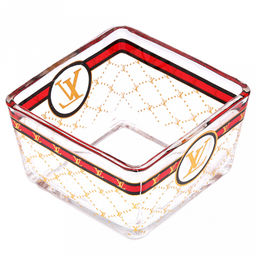 Менажница стеклянная 3-х секционная, 1 секция - 250мл 8,8х8,8х5,5см, прозрачное стекло с деколью, металлическая подставка с ручками, на ножках 28х10х5,2см, цвет - золото, в цветной коробке (Китай) КОРОБКА С НЕЗНАЧИТЕЛЬНЫМИ ЗАЛОМАМИ.