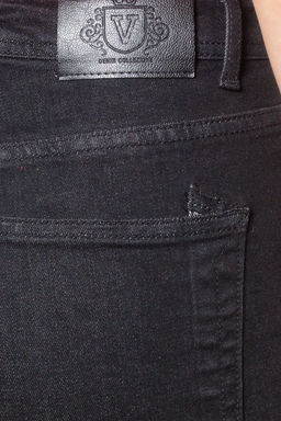 Джинсы mom-fit с застежкой на болты