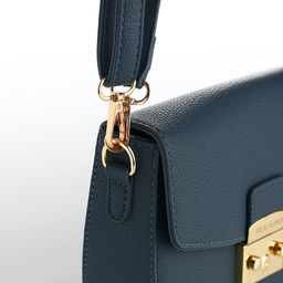 Сумка женская мессенджер TEXTURA на клапане, 23×6×15 см, синяя