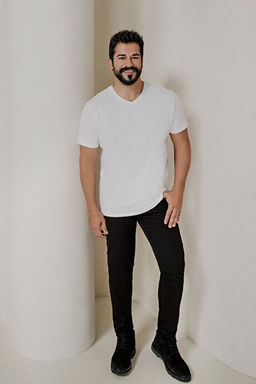 Slim Fit Dar Kesim V Yaka Pamuklu K_sa Kollu Beyaz Ti__rt ET4800000001BYZ