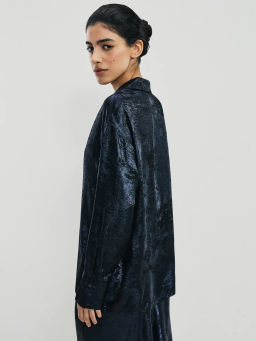 Блузка из блестящей ткани / Zarina