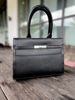 Женская кожаная каркасная сумка с ручками 1882-С Блек