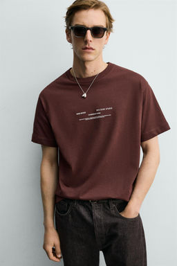 CAMISETA RELAXED FIT GR?FICO CUADRO / Burgundy