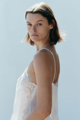 Top de viscosa con ribetes de encaje - H&m фото 5