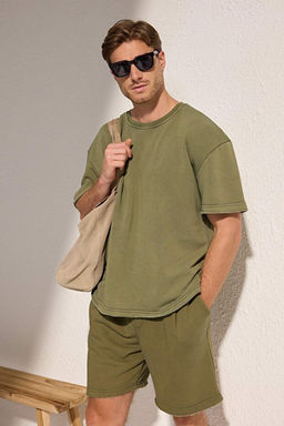Ye_il Oversize/Geni_ Kesim Eskitme/Soluk Efekt Diki_ Detayl_ Kal_n T-Shirt TMNSS25TS00222