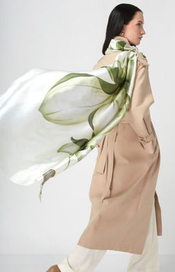 Большой, мягкий, тонкий и очень нежный двусторонний палантин с рисунком.