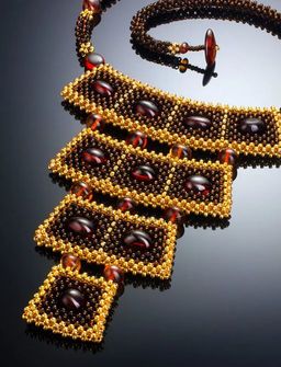 Стильное колье из бисера и янтаря Лукоморье в тёмном оттенке - Амберхолл фото 2