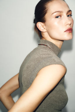 TOP SOFT CUELLO ALTO / Verde Oliva - Zara фото 4