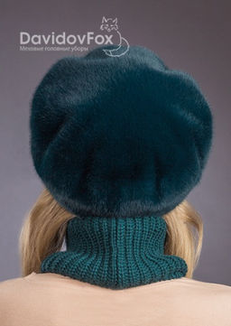 Шапка Берет экомех с украшением изумруд