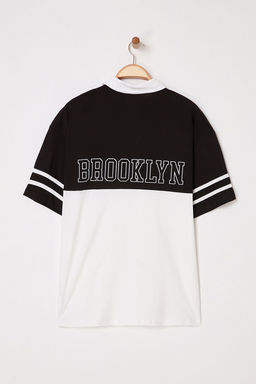 TRENDYOL MAN Siyah Oversize/Genis Kesim Renk Bloklu Brooklyn Bask?l? Polo Yaka T-shirt TMNSS25PO00029 - Trendyolmilla фото 6